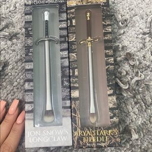 Jon Snows Claw + Arya’s Starks Needle Brushes